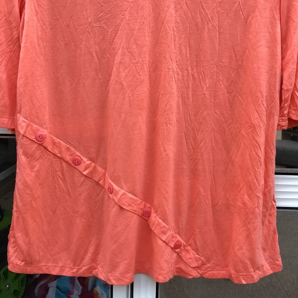 NWOT! - SHANA Tunic Top w/Button Detailing - Picture 3 of 6